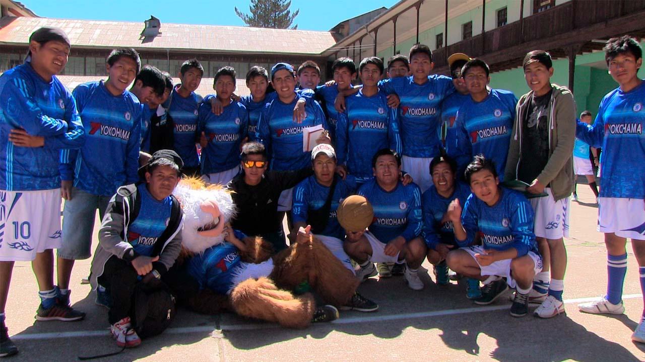 Fachada principal del campus institucional