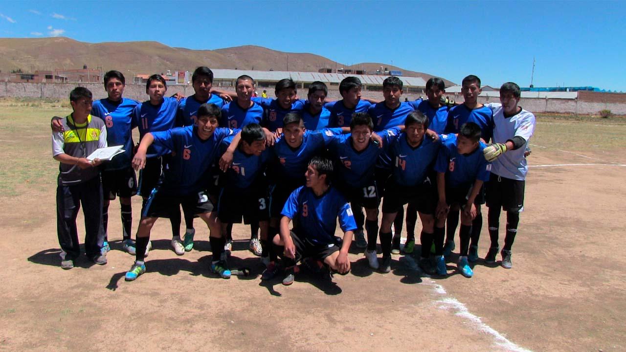 Fachada principal del campus institucional